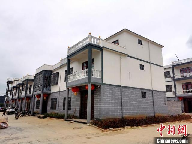 图为雅村移民安置点。 储玮玮 摄
