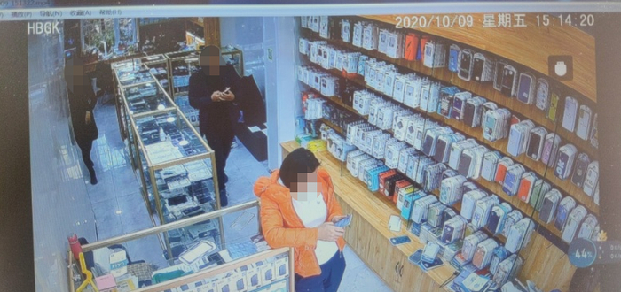 ▲赵某某手机维修店监控截图