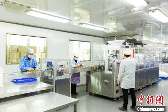 浙江蝶妃化妆品有限公司车间。　浙江蝶妃化妆品有限公司供图 摄