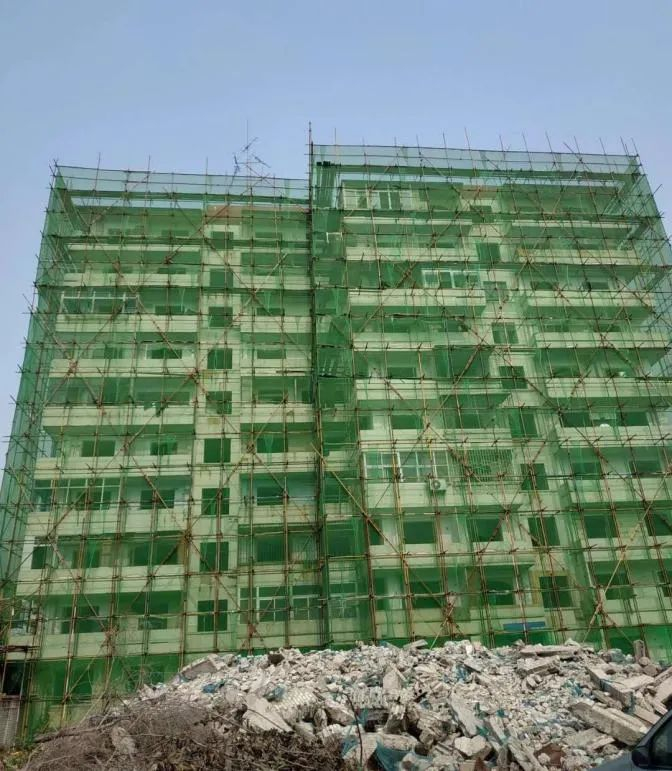 正在拆的车站北里1号楼（图源：受访者供图）