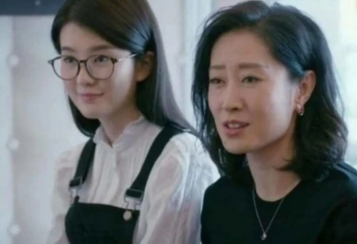 年纪轻轻就“被迫”演妈妈女演员王琳刘敏涛上榜,李小冉无辜躺枪