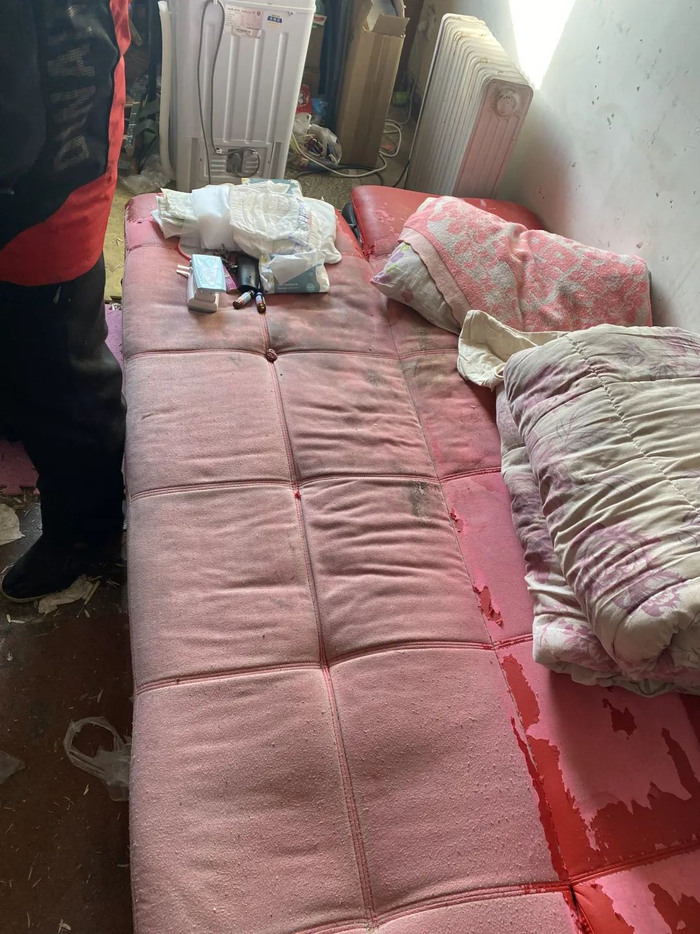 ▲12月8日，女婴在家中所睡床铺。新京报记者 乔迟 摄