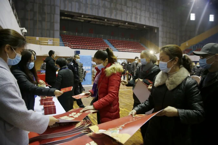 市民现场参与活动  袁杰 摄