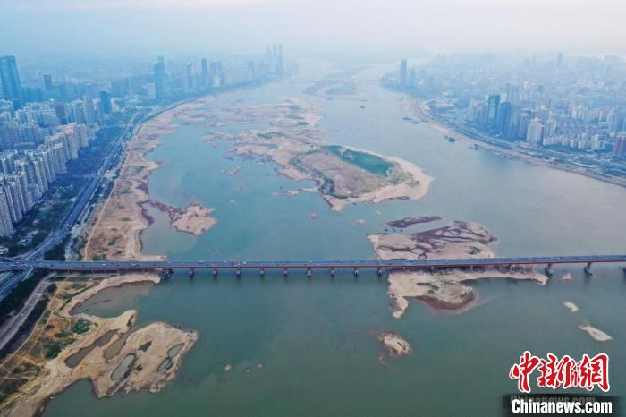 航拍江西省最大河流赣江南昌段水域。(资料图) 刘占昆 摄