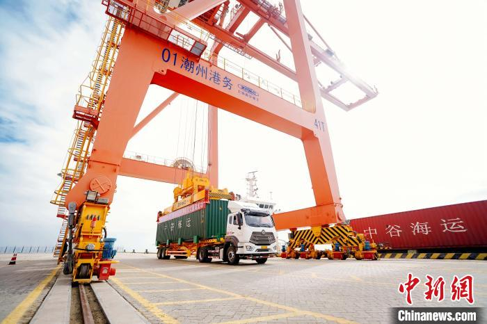 航线的开通，为厦门、潮州两地经济产业腾飞构筑“海上快车道”。厦门港务供图