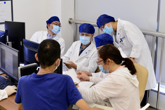 图说：患者得到了国内顶级泌尿外科专家的“云上会诊” 院方供图/下同
