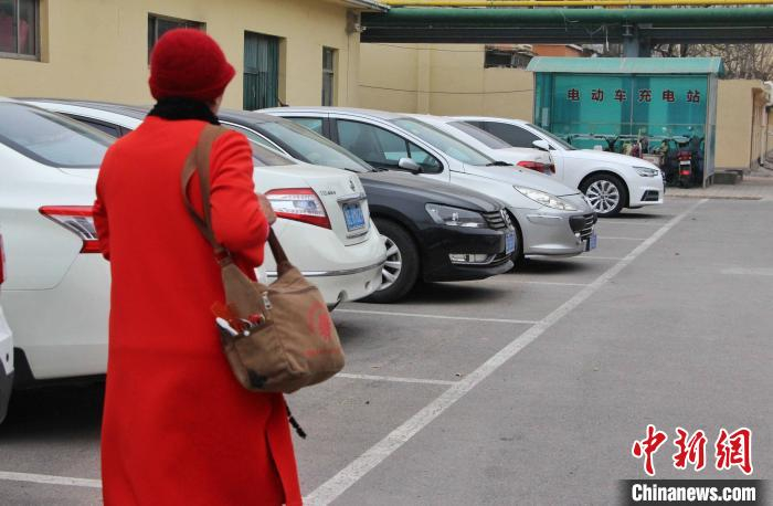 赵晓凤说，她感觉自己还很年轻，还有一团火，继续为社会发光发热。　赵晓 摄