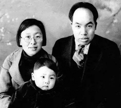 红色特工之王邓发：救过无数人的命，却意外死于飞机失事