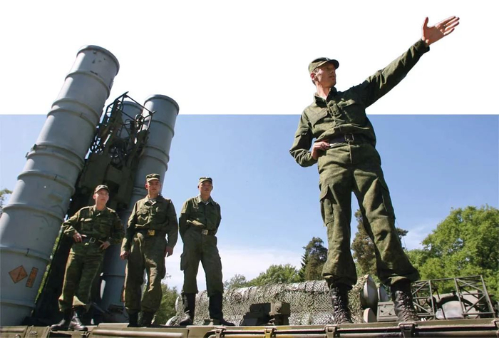 传统防空武器在对付无人机方面效果并不理想。图为俄军反导部队部署的 S-300 型防空导弹