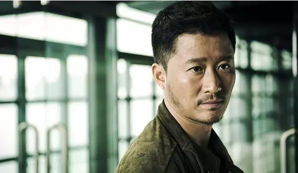 吴京左手大拇指少了一截全身缝针达100多针谢楠心疼你