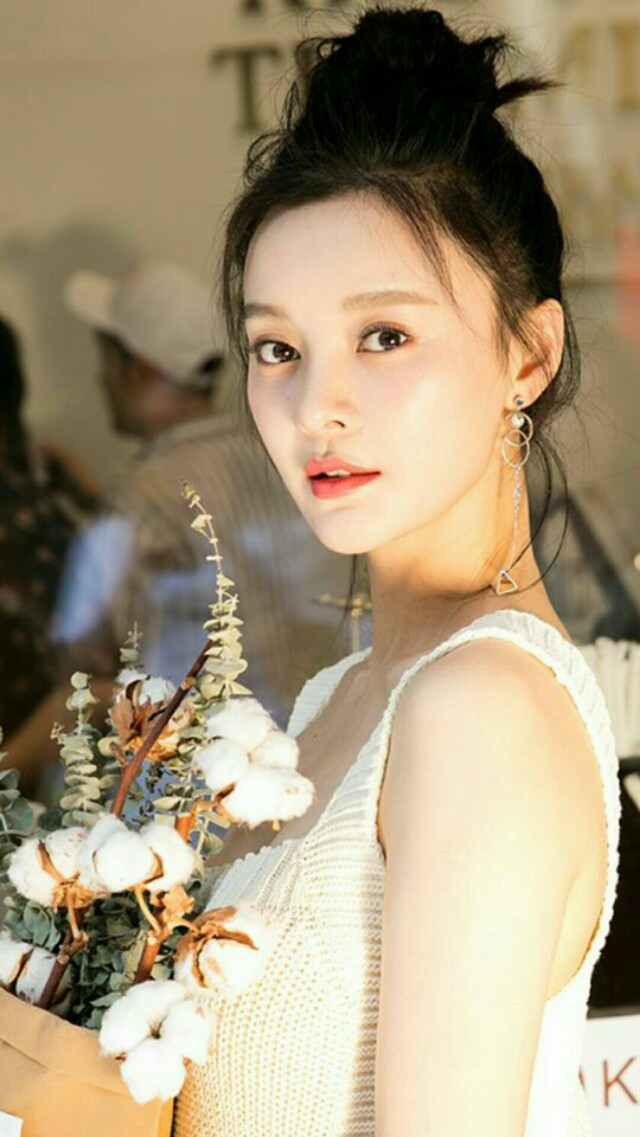 女星王瑞子与范冰冰像孪生姐妹,看起来真的好美