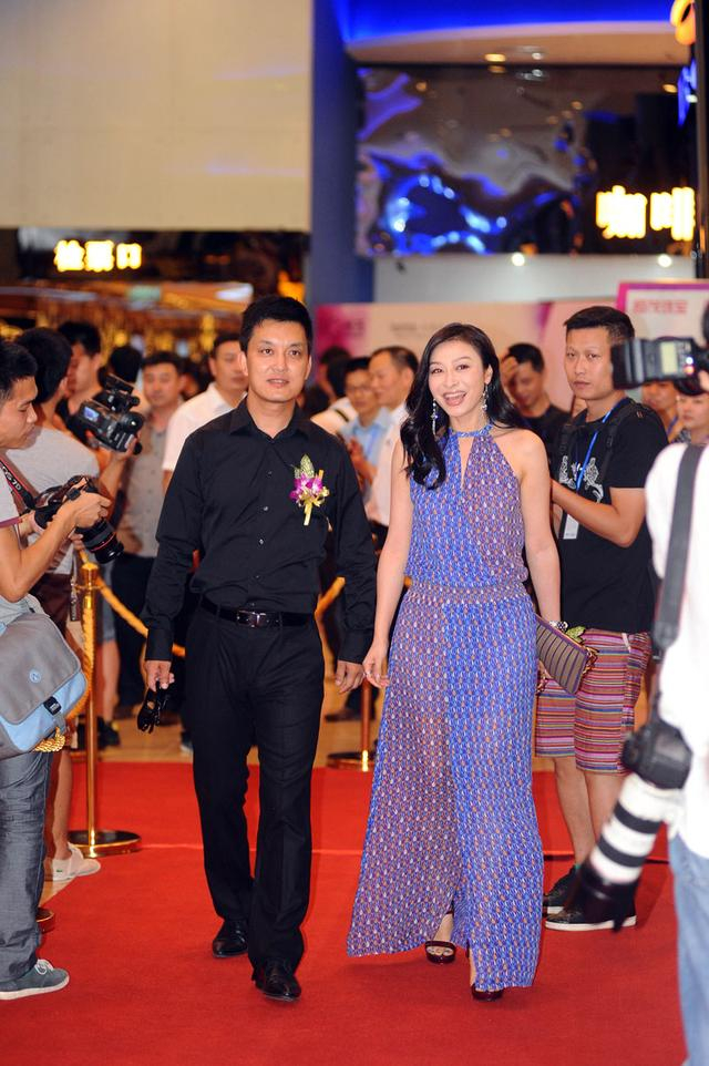 44岁舒高近照,走红后因前夫,事业一落千丈,如今再嫁却很幸福