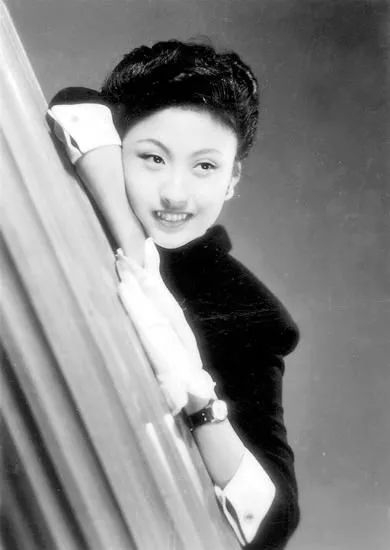 ◎ 话剧《甜姐儿》剧照