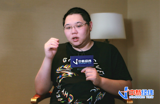 　　PDD接受中新经纬客户端专访 中新经纬摄