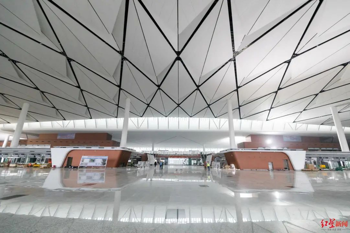 &nbsp;▲T2航站楼内部正在装修