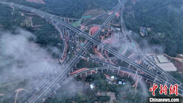 航拍仁沐新高速公路沐川枢纽互通。　刘忠俊 摄