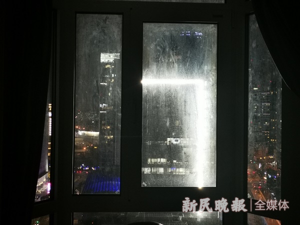 图说：从卧室看出去令人头晕目眩