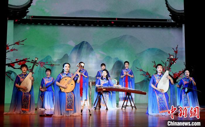 福州伬艺《秦楼月？春回坊巷》表演。　刘可耕 摄