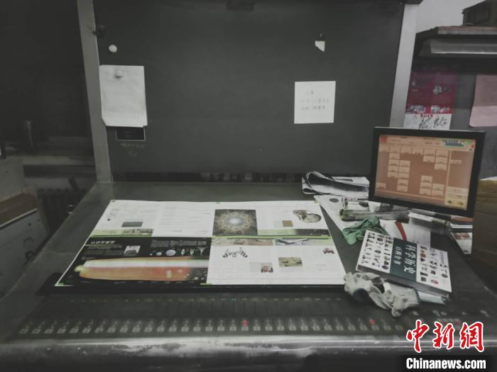 警方表示，该案是上海近年来侦破的最大一起制售盗版书籍案。 上海警方供图