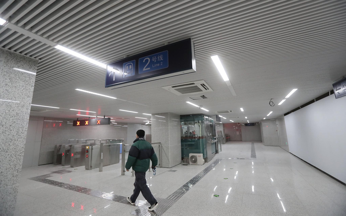 宣武门地铁站新换乘通道已经基本装修完毕，年底将投用。摄影/新京报记者 王贵彬