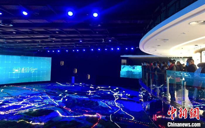 参观奉化城市展览馆 李典 摄