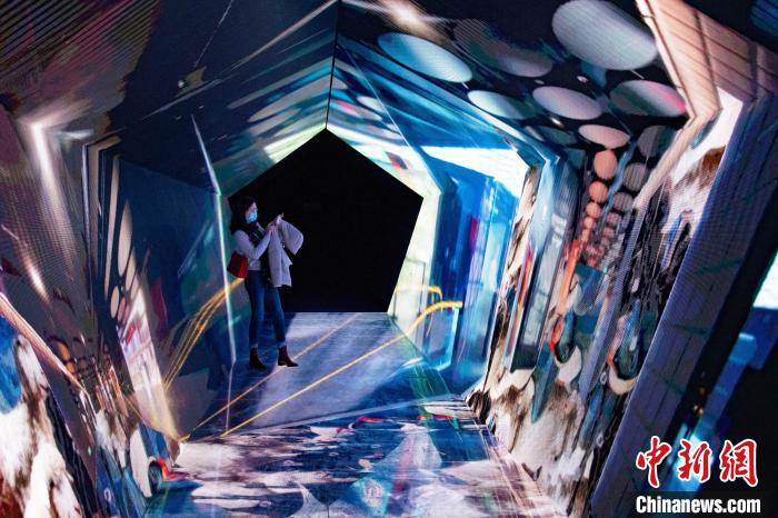 位于北京CBD的一家商场。　田雨昊 摄