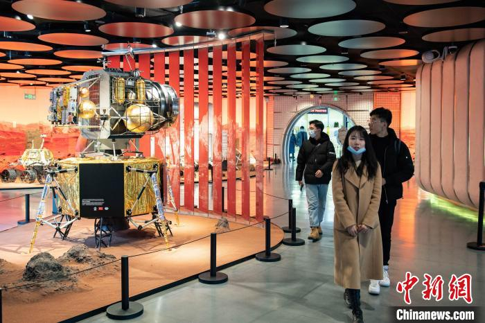 位于北京CBD的一家商场。　田雨昊 摄