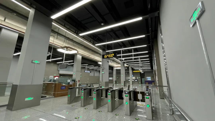 　　▲西桥站简约不简单