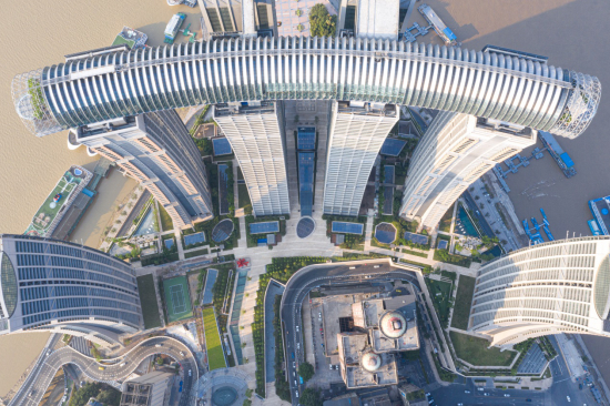 水晶连廊实景俯拍 图：榫卯建筑摄影