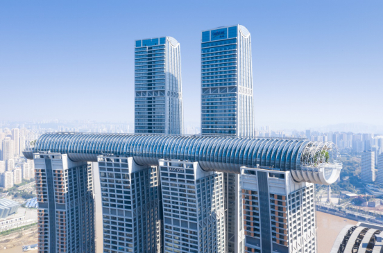 重庆来福士水晶连廊实景图 图：榫卯建筑摄影