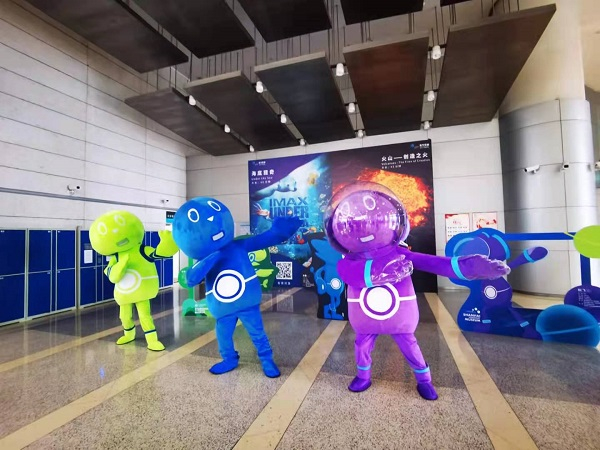 图说：上海科技馆吉祥物“科奇”