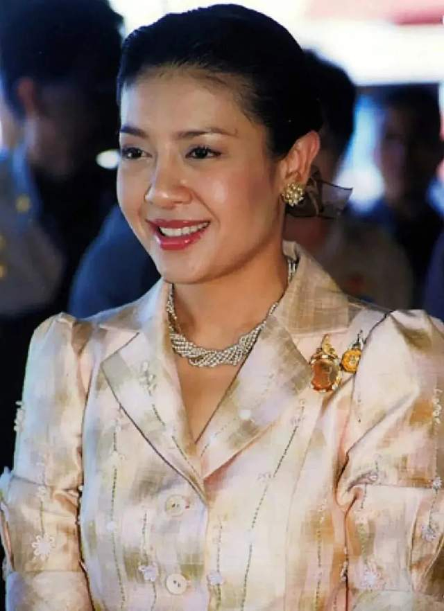 泰国宫斗再升级!泰王准备迎接第三任前妻西拉米回宫,现实甄嬛传
