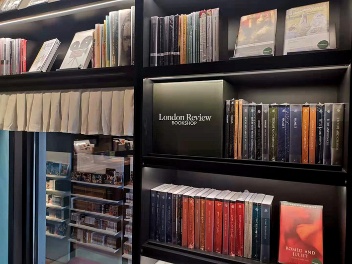 伦敦书评书店专区