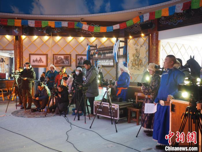 图为仪式活动现场。　管永新 摄