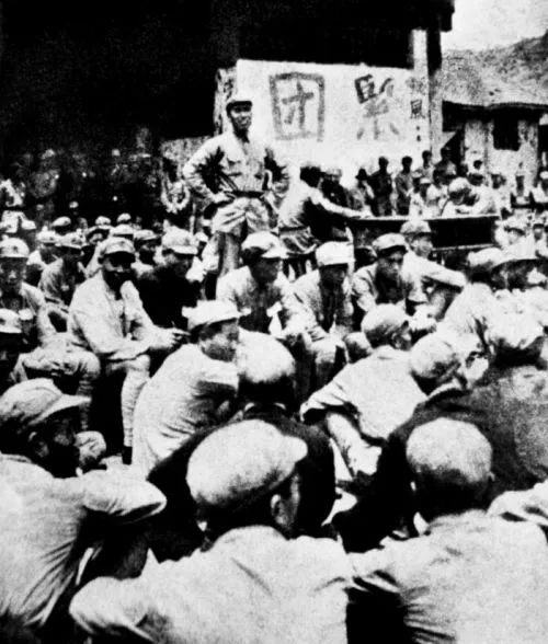 △1937年，朱德在延安给红军指战员作报告