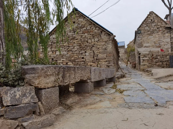 △//村里大多都是明代的石头小院