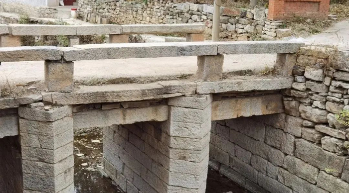 △//坚固精致的古桥，依旧历经着岁月的打磨