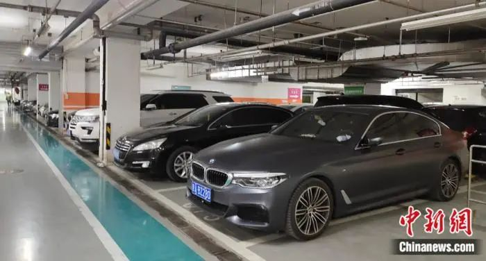 北京海淀区某商场停车场。中新网记者 张旭 摄