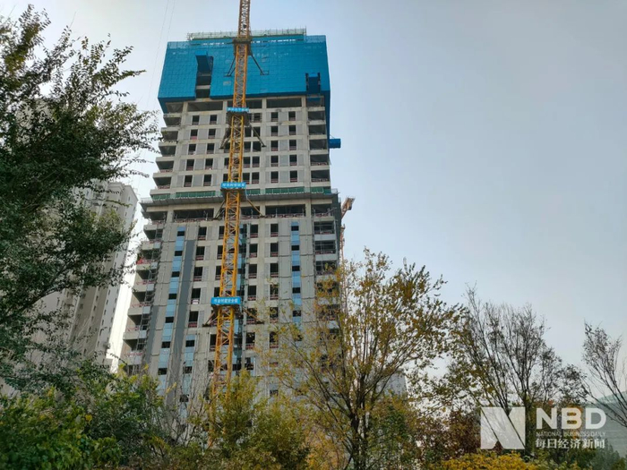 正在建设中的新房 图片来源：每经记者 王佳飞 摄