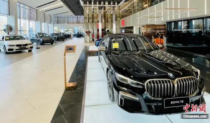 北京海淀区某宝马4S店。中新网记者 张旭 摄