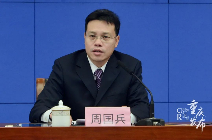 周国兵回答记者提问 龚浩月 摄