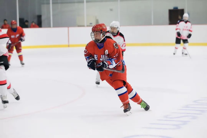 冰球场上的黄滟