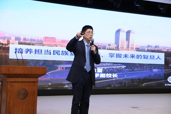 图说：复旦大学副校长徐雷  校方供图（下同）