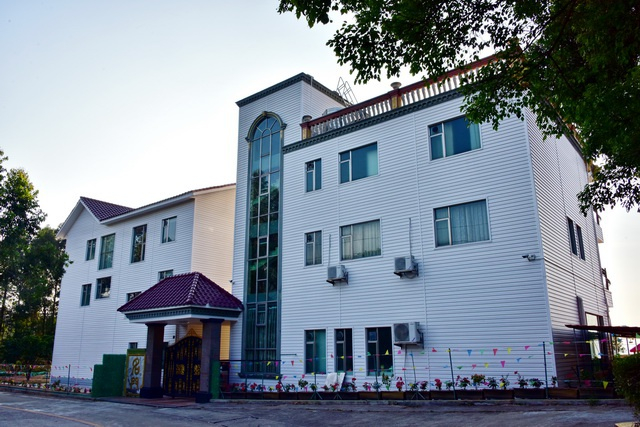 观音山国家森林公园佛光路一号的违建别墅。摄影/章轲