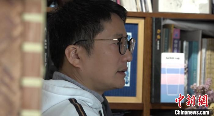 “未觉书屋”发起人杨冬野　张践　摄