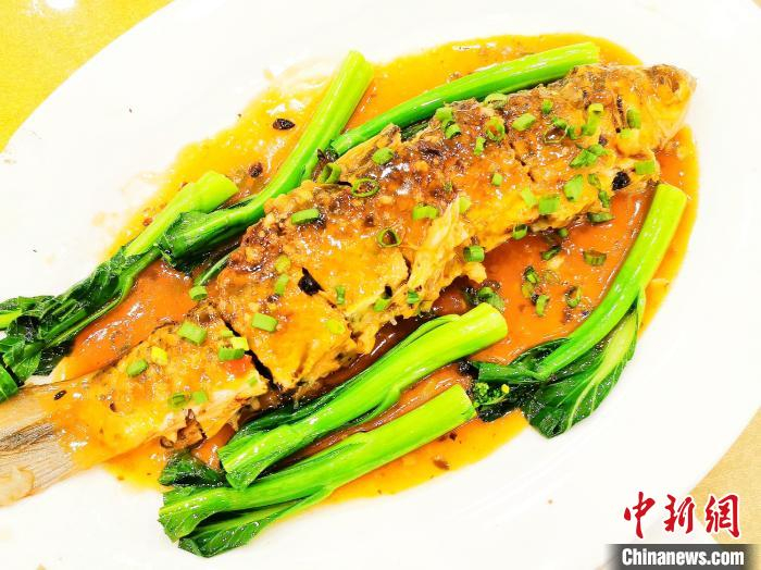 煎酿鲮鱼 李晓春 摄