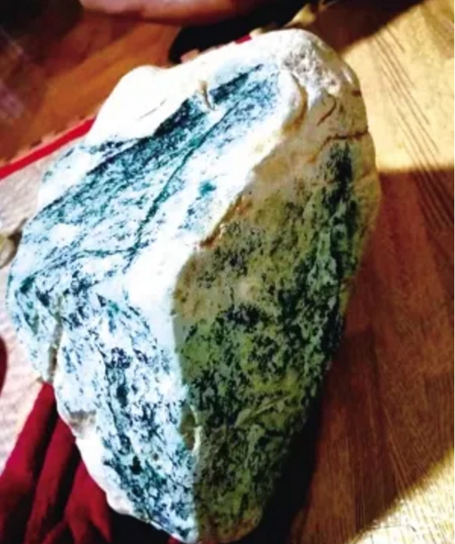 涉案原石  供图