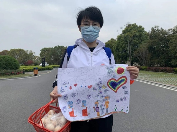 援鄂期间，患者们也给了心怀家国的张静静很多感动。