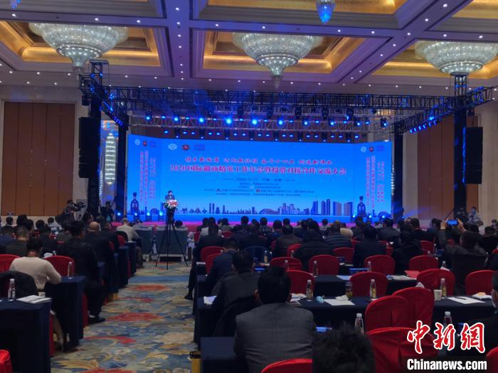     大会现场　赵强　摄