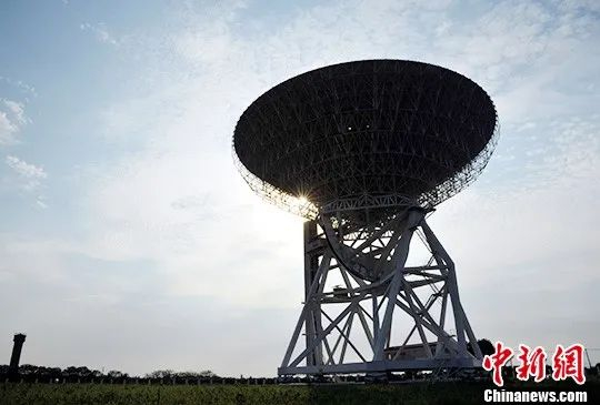 位于上海佘山脚下的65米口径射电望远镜，是目前亚洲最大的可转射电望远镜，在我国的嫦娥探月工程、火星探测等一系列重要的深空探测任务中都有它的身影。图源：孙自法|中新社